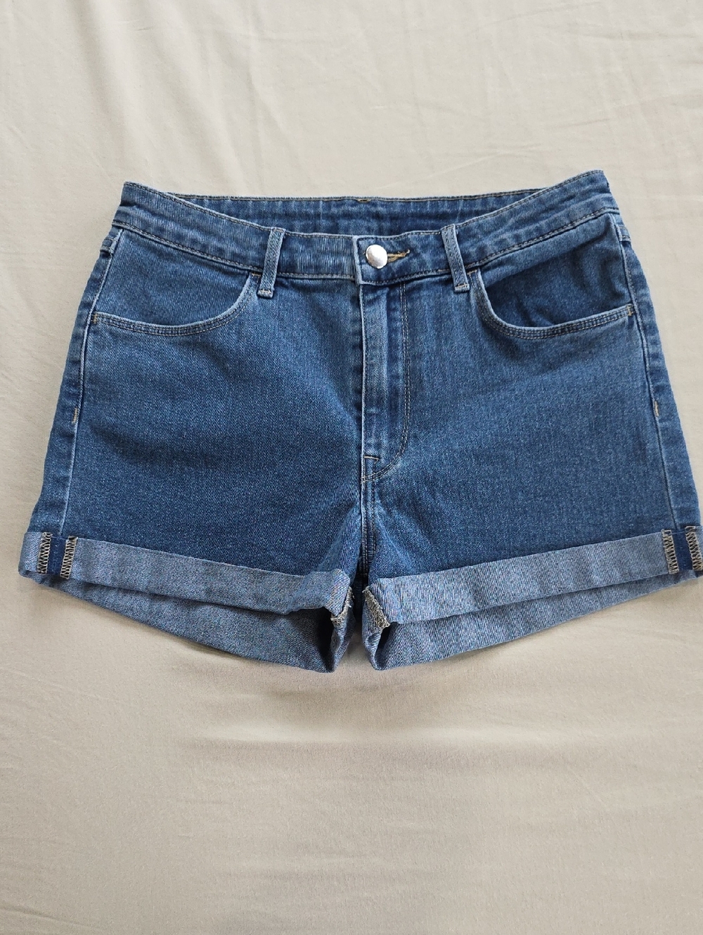 H&M Classic Mid-Rise Denim Roll-Cuff Shorts - Blue